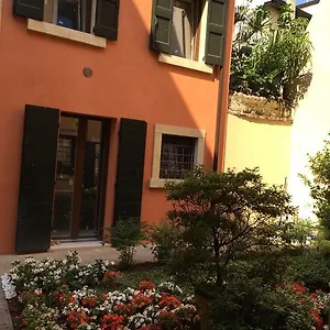 Apartment L'angolino Nascosto Italy